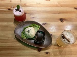 Cocktails and bun   at H2 - Be Veggie - VegUp in Berlin