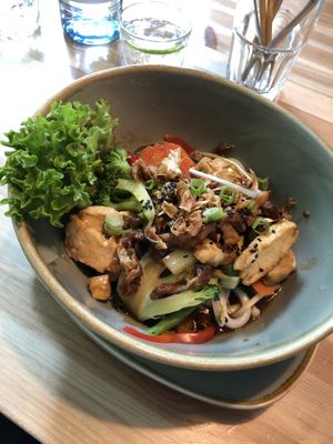 steamed udon noodels at H2 - Be Veggie - VegUp in Berlin