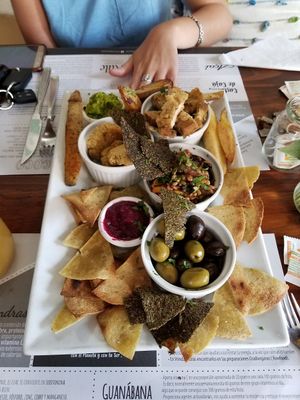 Picada vegana at Vrinda in Rosario