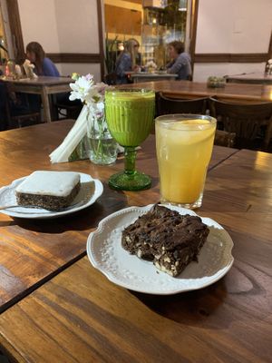 Brownie/ cuadrado de limon/ licuado power y naranjada (todo vegano) at Vrinda in Rosario