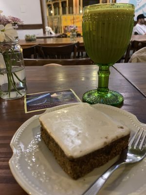 Licuado power/ cuadrado de limon vegano at Vrinda in Rosario