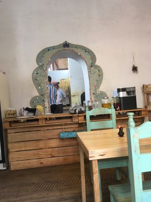 Counter and kitchen at El Jardín de Buda in Loja