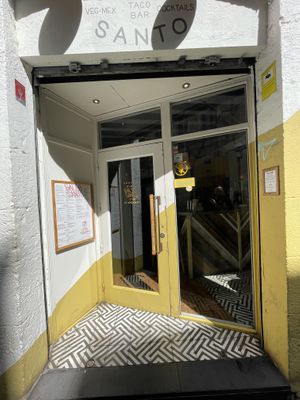 Entrance  at Gallo Santo in Barcelona