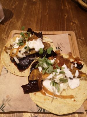 Tacos de Chile ancho con plátano macho frito at Gallo Santo in Barcelona