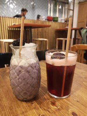 Morada colada cocktail (left) and agua de Jamaica (right) at Gallo Santo in Barcelona