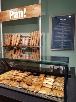 furnosbcn  is offering a variety of the Greek traditional pies with filo dough.Most of the products are for vegetarians and there  are some  vegan options too. at Furnos in Barcelona