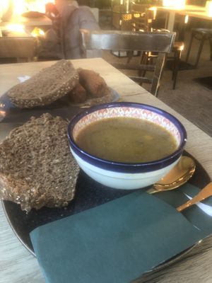 Vegan pompoensoep met kroketten op brood.  at Lovers & Hunters in Broek Op Langedijk