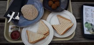 Beetje karig at Lovers & Hunters in Broek Op Langedijk