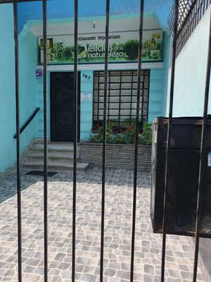 on a thursday at 1.30pm at Delicias De La Naturaleza in Lima