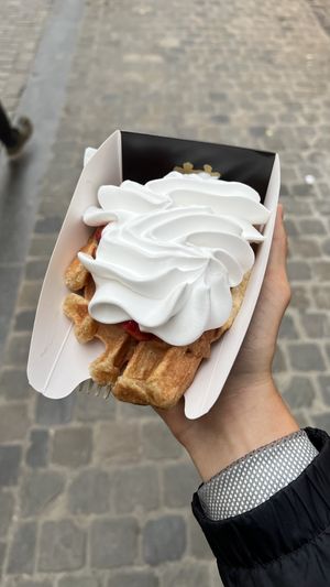Chantilly et fraises   at VeganWaf in Brussels