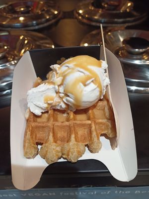 Vanilla ice cream and salt caramel at VeganWaf in Brussels