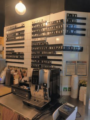 Topping list and prices at VeganWaf in Brussels