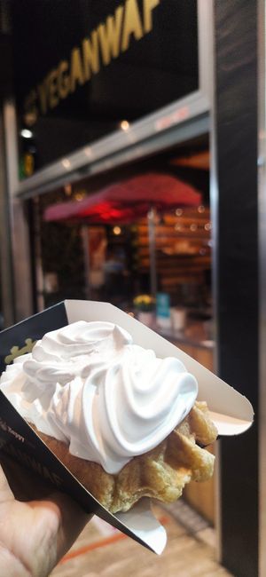 2 topping, caramello salato e panna montata at VeganWaf in Brussels