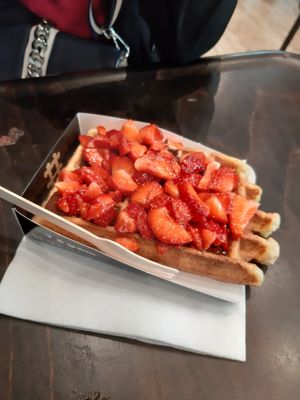 Chocolate and strawberries at VeganWaf in Brussels