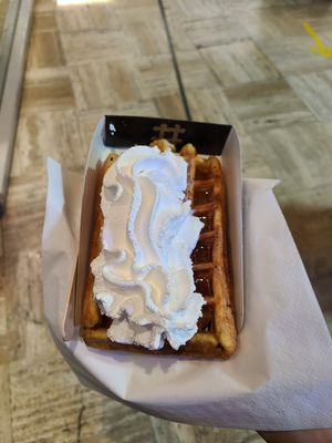 Coulis caramel et chantilly ! at VeganWaf in Brussels