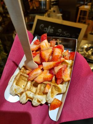 Waffle, strawberries, salty caramel at VeganWaf in Brussels
