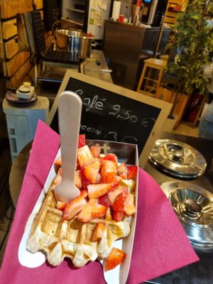 Waffle, strawberries, salty caramel at VeganWaf in Brussels