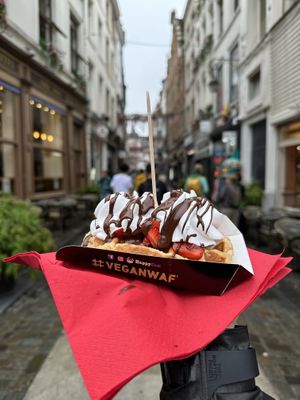 Toppings: chocolate, chantilly, strawberriess  at VeganWaf in Brussels