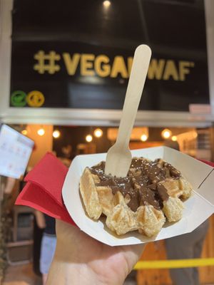 Gofre con chocolate 🍫   at VeganWaf in Brussels
