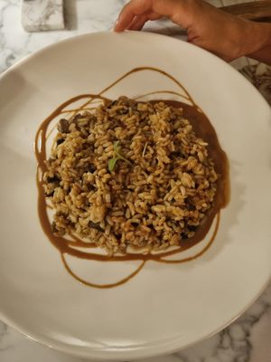 Risotto integrale con funghi shitake e crema di nocciole🍄‍🟫🥜 at Lorens in Massa