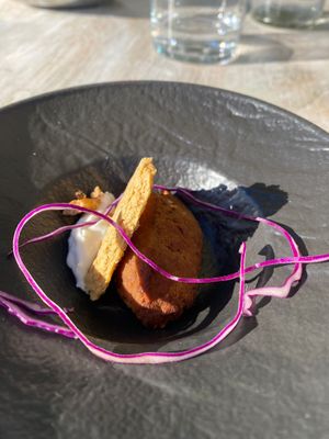 Entree Falafel di legumi, chips di sesamo e ceci e mayo vegetale #Veganuary at Lorens in Massa