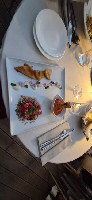 Tris di antipasti farifrittata muhammara panzanella e mayo veg at Lorens in Massa