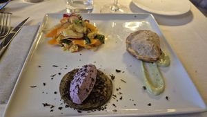Tris di antipasti vegani at Lorens in Massa