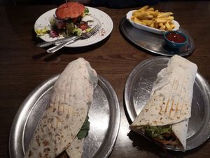 Beyond Burger, Tempeh und Falafeldürum at Zum glücklichen Bergschweinchen in Kassel