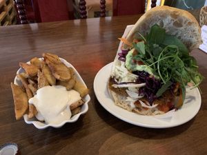 Vönerteller- groß, frisch und lecker  at Zum glücklichen Bergschweinchen in Kassel