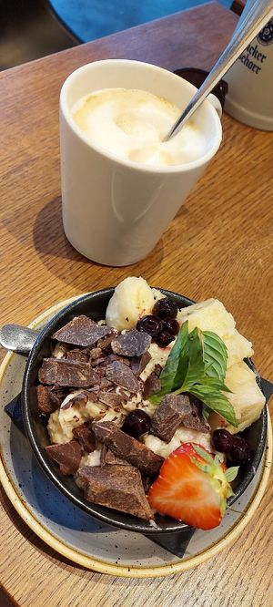 Porridge and soy cappuccino at Spreegold in Berlin