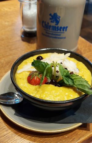 Golden porridge at Spreegold in Berlin