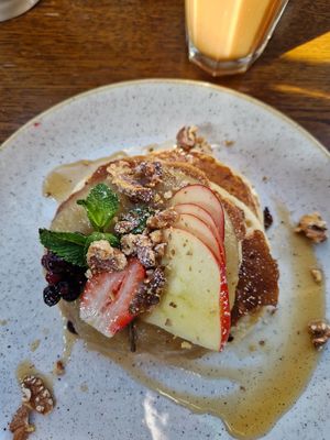 Apple and nut pancakes at Spreegold in Berlin