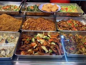 Buffet spread. Photo by Mr Henry Lau aka Mr Purple at Tian En 天恩素食 - Soon Lee Street in West Singapore