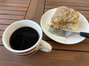 Torta de manzana + café de cortesía 🙏🏼  at Aguacate in La Paloma
