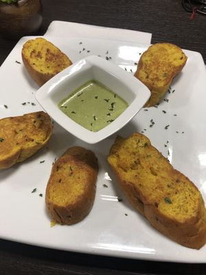 garlic bread at Life Garden in Aguada