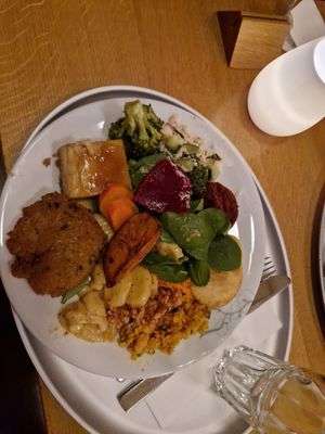 Plate (25 €) at Tibits in Lausanne