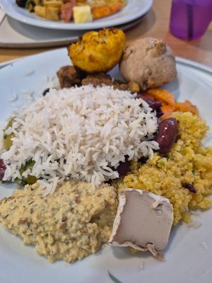 Such a pleasure to eat at this place. Everything is SO good and well seasoned. And the buffet is more than 90% vegan! at Tibits in Lausanne