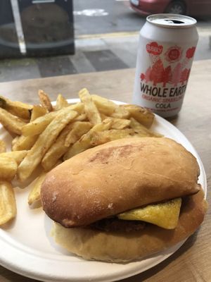 Cheeseburger and chips 🍔🍟 at Pretend in Dublin