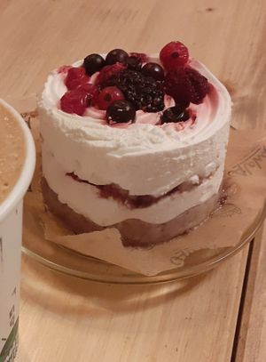 Red fruits and cream cake at Aloha Vegan Delights - Maria Cristina in Valencia