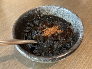 Brown sugar grass jelly at Qǐ Ruò Yǎ in Taichung