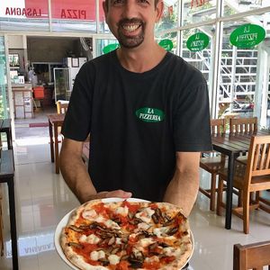 BEST VEGAN PIZZA
LOVELIEST OWNER
GREAT SERVICE 🥰 at La Pizzeria in Koh Tao
