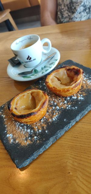 Vegan Nata and Espresso at DaTerra - Rua da Rosa in Lisbon