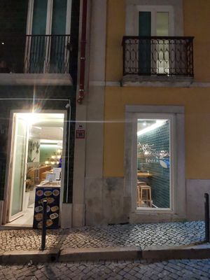 It's closed, now there's a traditional paella place 😢 at DaTerra - Rua da Rosa in Lisbon
