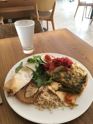 Limonade & plate of the day at DaTerra - Rua da Rosa in Lisbon