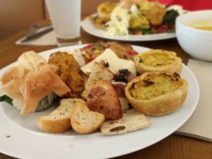 Buffet de todo un poco at DaTerra - Rua da Rosa in Lisbon