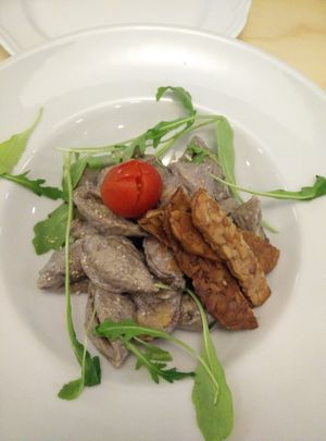 Delicious pasta with portobello and cashew sauce and marinated tempeh. Must have. Jummy x 3!! at La Sociedad Herbivora in Malaga