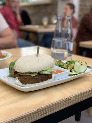 Burger at La Sociedad Herbivora in Malaga