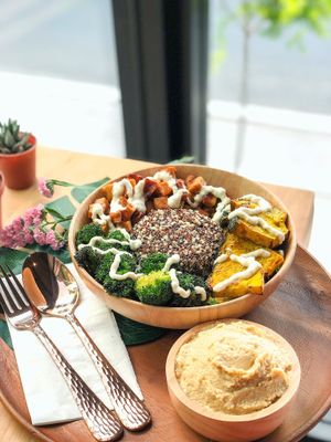 Crispy tofu buddha bowl at Fruit Fusion in Phuket