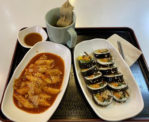 Tteokbokki, gimbap, odeng   at Maru JaYeonSik Kimbap in Seoul