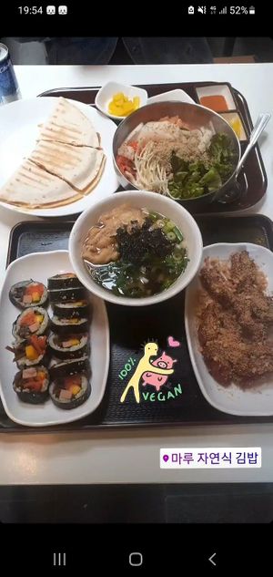 Kimchi quesadilla + vegan chicken + vegan-ham gimbab + udon soup at Maru JaYeonSik Kimbap in Seoul